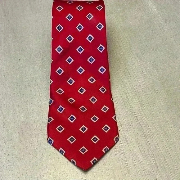 Burberry’s Silk Men’s Necktie - Picture 1 of 5